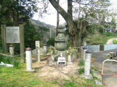 逢阪地区に残る五輪塔と現地案内
