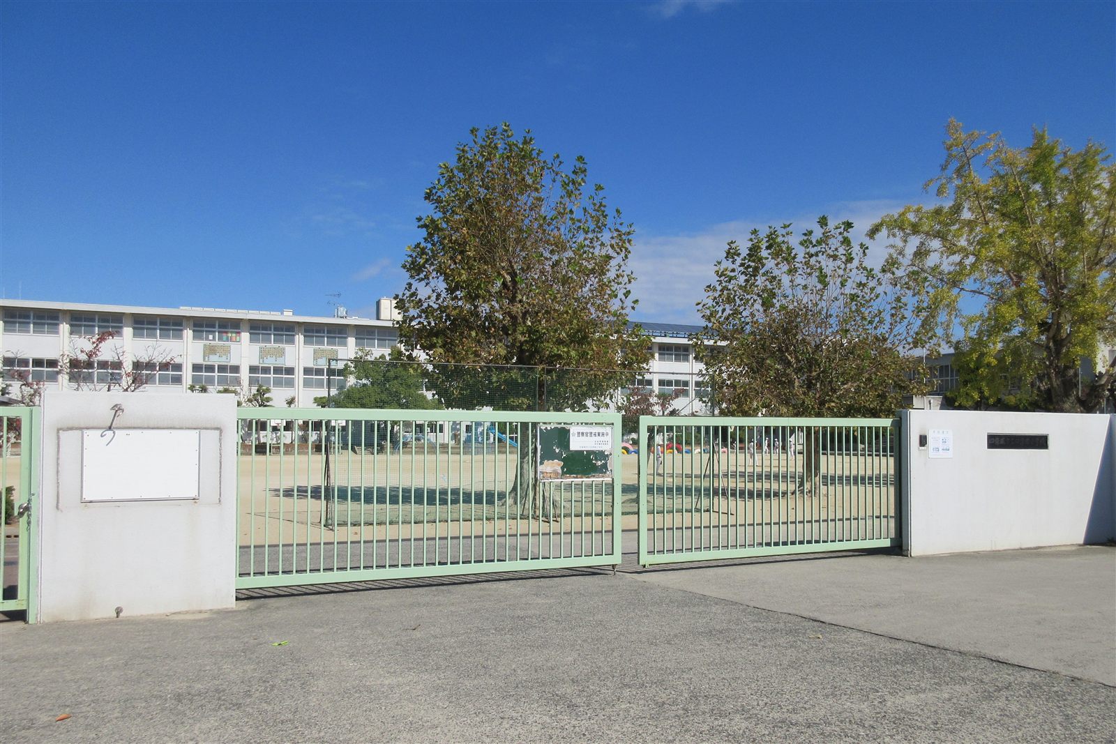 四條畷市立四條畷小学校の校舎